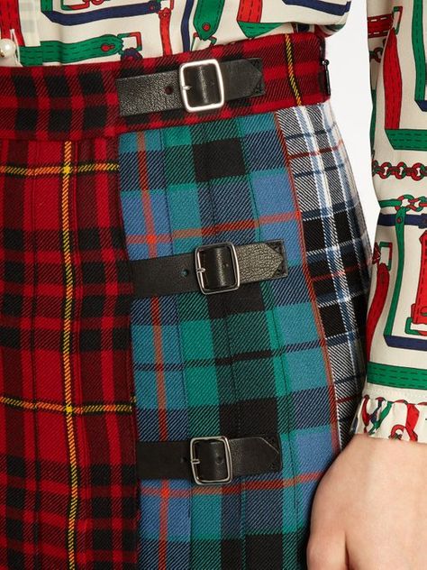 Tartan Fashion, Style Anglais, Quilt Dress, Tartan Skirt, Tartan Kilt, Estilo Punk, Wool Skirt, Plaid Fashion, Plaid Skirt