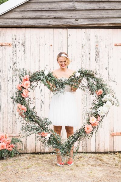 Fun heart decor: http://www.stylemepretty.com/australia-weddings/2015/02/05/floral-heart-inspiration/ | Photography: Patricia Hau - http://www.patriciahauphotography.com/ Heart Shaped Wreath, Australia Wedding, Garden Art Projects, Wedding Wreaths, Garden Art Sculptures, Mod Wedding, Deco Floral, Floral Heart, Art Garden