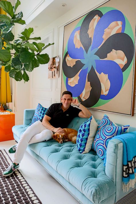 It's a Dog's Life with Jonathan Adler - a New Video Series! - Quintessence Jonathan Adler Style, Jonathan Adler Sofa, Johnathon Adler, Jonathan Adler Decor, Jonathan Adler Living Room, Elegant Bedroom Design, Jonathan Adler, Beautiful Sofas, Room Paint Colors