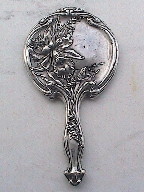 Antique Sterling Silver Hand Mirror "Daffodil" Hallmarked 1909 William Aitken Silver Hand Mirror, Retro Objects, Hand Mirrors, Antique Accessories, Vanity Sets, Art Deco Vanity, Aquarius Season, Time Periods, Dresser Sets