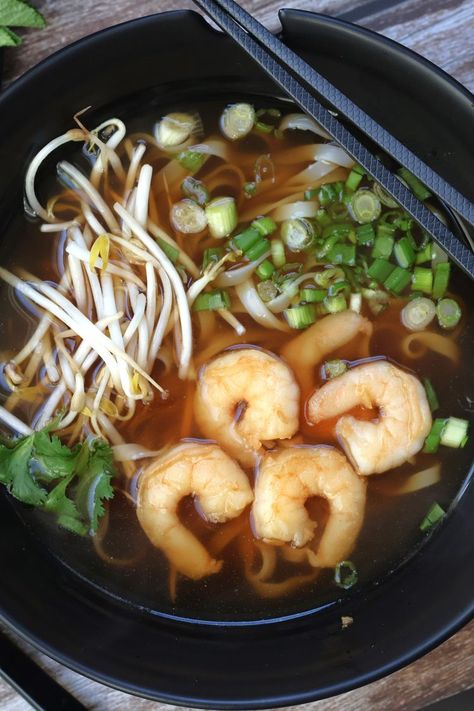 Shrimp Pho Pho Seafood, Shrimp Pho Recipe, Pho Shrimp, Pho Recipe Easy, Shrimp Pho, Vegetable Pho, Rice Noodle Soup, Seafood Soup Recipes, Pho Broth