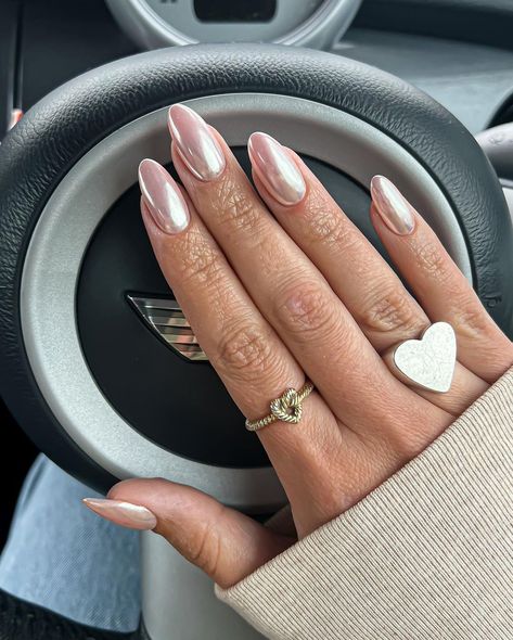 20 Summer 2023 Nail Colors to Inspire You Nails 2023 Trends Summer Chrome, Chrome Nails 2023 Trends, Rose Pink Chrome Nails, Rose Pearl Nails, Bride Nails 2023, Rose Gold Wedding Nails For Bride, Summer 2023 Nail Color Trends, Chrome Nail Color Ideas, Manicure Summer 2023