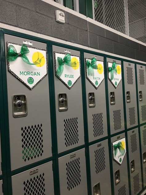 Softball Decorations For Lockers, Softball Locker Room Ideas, Softball Locker Room Decorations, Tennis Locker Decorations, Softball Locker Decorations, Softball Poster Ideas, Locker Room Decorations, Senior Events, Sport Crafts