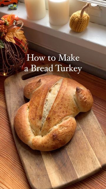 Turkey Bread Loaf, Chicken Shaped Bread, Bread Turkey Shape, Turkey Shaped Bread Loaf, Turkey Sourdough Bread, Turkey Bread Shape, Turkey Shaped Bread, Bread For Thanksgiving, Turkey Bread