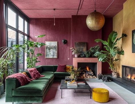 Dark Green Velvet Sofa Living Room Ideas, Deep Green Sofa, Accent Wall For Dark Room, Bright Bold Living Room, Contrast Fireplace, Green Sofa Pink Walls, Color Sofa Living Room, Green Burgundy Living Room, Burgundy And Blush Living Room