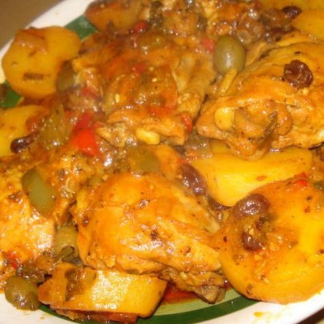 Chicken Fricasee (Fricase de Pollo)  Good recipe minus raisins. Added a bay leaf and bacon and used 1 1/2 cup sofrito en vez de chopped veggies.... Soooo good! Chicken Fricasse Recipe, Dominican Dishes, Comfort Chicken, Pollo Recipe, Stew Chicken, Cuban Dishes, Boricua Recipes, Cuban Cuisine, Cuban Food