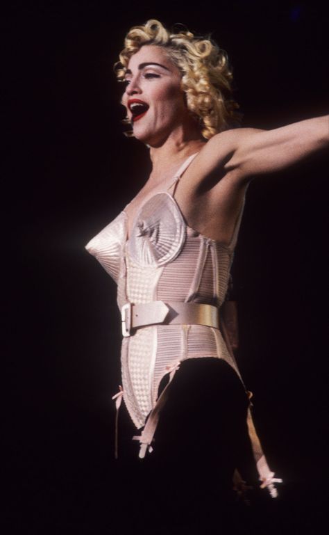 madonna (blond ambition tour 1990) Madonna Looks, Madonna Photos, High Fashion Trends, Bullet Bra, Cone Bra, Mode Inspo, Paul Gaultier, Cabaret, 80s Fashion