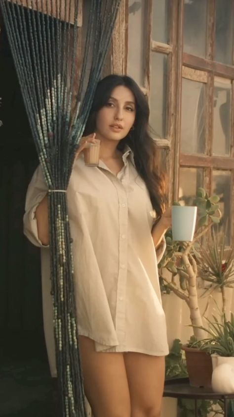 Nora Lovely, Nora Fatehi, Anarkali Dress Pattern, Desi Models, Curvy Women Outfits, Hottie Women, Indian Models, Curvy Women Jeans, New Song