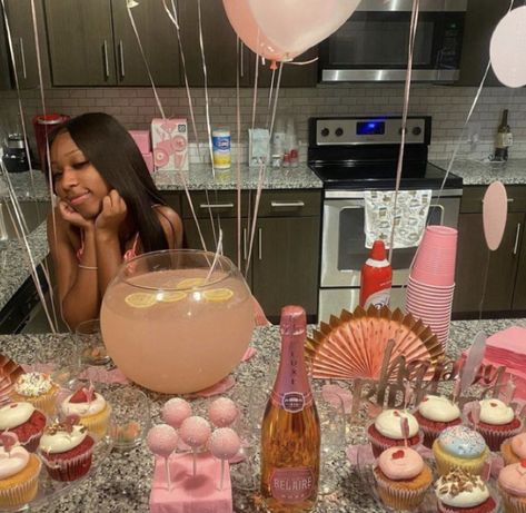 Boujee Birthday Decorations, 19thbirthday Ideas, 19th Birthday Dinner Ideas, Birthday Reception Ideas, Hotel Pink Birthday, Things For 18th Birthday, Small Get Together Ideas, 21st Birthday Decorations Aesthetic, 32nd Bday Party Ideas