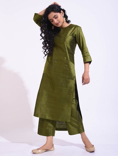 Silk Kurta Sets For Women, Raw Silk Dress Indian, Plain Raw Silk Kurti Designs, Raw Silk Suit Designs Indian, Plain Raw Silk Suits, Raw Silk Kurti Designs, Raw Silk Suits, Kurta Outfit Ideas, Raw Silk Salwar