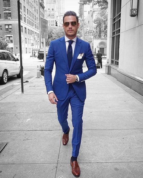 20 Ways to Wear Blue Suits with Brown Shoes Ideas for Men Blue Suit Brown Shoes, Terno Slim Fit, Business Attire For Men, Terno Slim, Blue Suit Men, Slim Fit Tuxedo, Mens Fashion Edgy, Navy Blue Suit, Mens Fashion Smart