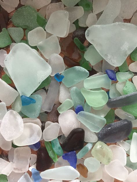 Sea Glass Hunting, Seaglass Photography, Colored Rocks, Seaglass Beach, Glass Aesthetic, Art Mediums, Sea Glass Colors, Sea Glass Beach, Phone Ideas