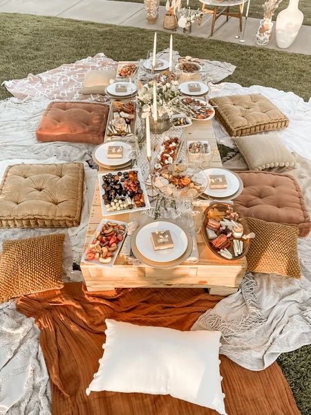 Couple Picnic, Beach Picnic Party, Outdoor Dinner Party, Backyard Dinner Party, Aesthetic Picnic, Picnic Birthday Party, Picnic Theme, Deco Champetre, Backyard Picnic