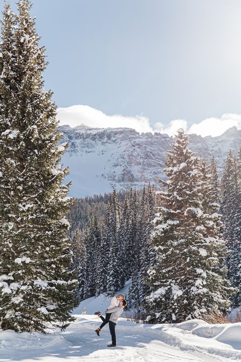 Snowy Mountain Proposal, Ski Resort Proposal, Winter Mountain Proposal, Ice Skating Proposal, Proposal In The Snow, Snow Proposal Ideas, Snowboarding Proposal, Ski Engagement Photos, Vail Photoshoot