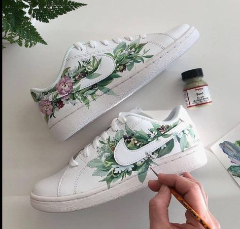 Painted Shoes Diy, Custom Sneakers Diy, Painted Canvas Shoes, Custom Painted Shoes, Custom Shoes Diy, Diy Sneakers, Painted Sneakers, Wedding Sneakers, Pretty Shoes Sneakers