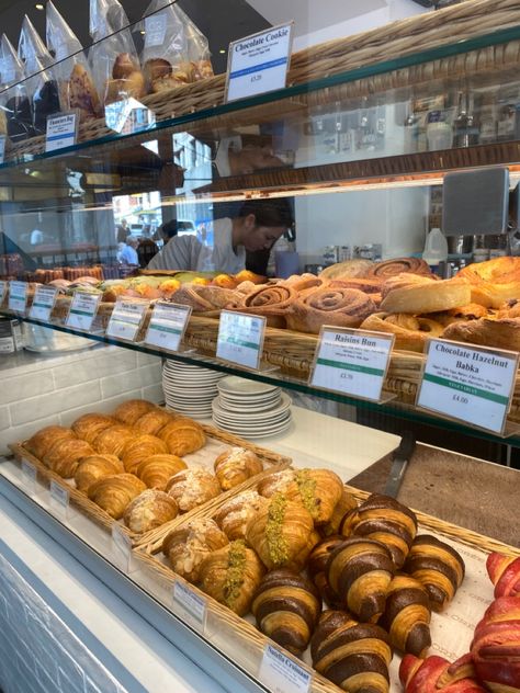 London Pastries, London Bakery, Food In London Aesthetic, London Cafe Aesthetic, London Bakery Aesthetic, London Bakeries, London Breakfast Aesthetic, Best Bakeries In London, Bakery London