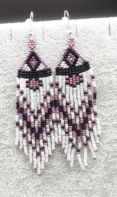 Seed beads fringe earrings – Kirouma's Creations Native Fringe Earrings, Beading Patterns Earrings, Beaded Earrings Native Beadwork, Crochet Earring Patterns, Fringe Earrings Diy, Indigenous Beading, Fire Tree, Earrings Seed Beads, Seed Bead Patterns Free