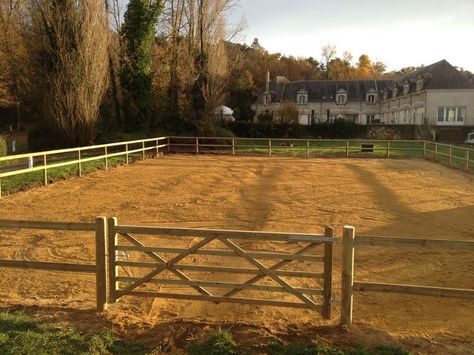 Small Horse Arena Outdoor, Small Horse Arena, Diy Horse Arena, Dog Rings, Dream Barn Stables, Small Horse Barns, Horse Farm Ideas, Horse Paddock, Diy Horse Barn