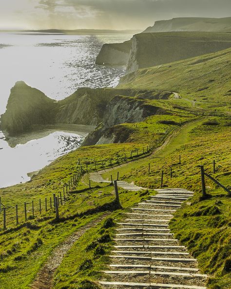 It's been a few weeks since my last post, took some time off from instagram, but I'm back.. The feed will be more focused on travel experiences and hopefully I will be able to give more inspirations and tips for the fellow explorers and travellers. Starting with England, Dorset Coast.  It is quite a unique experience to spend some time there.  It is also called Jurassic Coast as these cliffs are dated from the Jurassic era.  It is a fantastic place to walk as much as the cliffs allow you to. The Jurassic Coast, Coast To Coast Walk England, Jurassic Coast England, Dorset Coast, England Photography, Jurassic Coast, Last Post, Uk Travel, Travel Stories