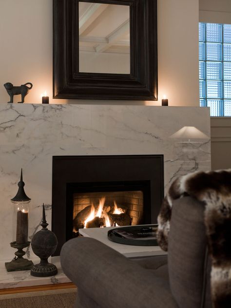 Moutarde Desig Apartment Porch, Monochromatic Living Room, Design Camino, Decoration Wallpaper, Marble Fireplace Surround, Marble Fireplace, White Fireplace, Contemporary Fireplace, Transitional Living