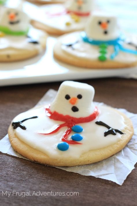 Easy Christmas Cookies Decorating, Snowman Cookies Recipe, Frosting Cookies, Melted Snowman Cookies, Christmas Cookies Kids, Melting Snowman, Melted Snowman, Easy Christmas Cookie Recipes, Snowman Cookies