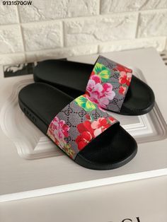 Flower Gucci Slides Outfit, Gucci Flower Slides, Gucci Slippers Woman, Slides Black Women, Gucci Slides Outfit Women, Gucci Slides Women, Gucci Sliders, Gucci Slides Outfit, Sandal Gucci