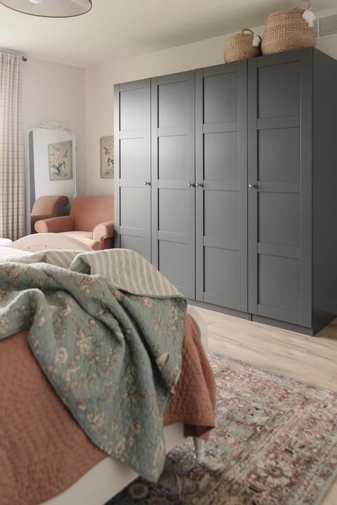 dark gray wardrobes, teal toile quilted blanket, clay quilt, granny chic decor Teal Quilt Bedding, Grey Closet Ideas, Dark Grey Wardrobe Bedroom, Dark Wardrobe Bedroom, Gray Wardrobe Bedroom, Dark Grey Wardrobe, Grey Wardrobe Bedroom, Grandmillennial Bedroom, Organic Living Room Decor