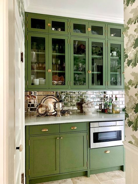 F&B Calke Green + An Iconic Wallpaper = Kitchen Heaven! Kitchen Wallpaper Green Cabinets, Calke Green Farrow And Ball Kitchen, Calke Green Kitchen, Calke Green Farrow And Ball, Calke Green, Cornwall Cottage, Farrow And Ball Kitchen, Mirrored Subway Tile, Bungalow Conversion