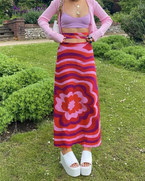 Barbie Aesthetic Outfit Dresses, Barbiecore Aesthetic Outfit, Juliet Aesthetic, Skirts 2022, Style Roots, Ella Enchanted, Printed Long Skirt, Looks Pinterest, Dopamine Dressing