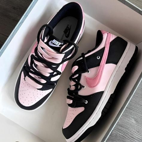 Pretty Sneakers, Cute Nike, Trendy Shoes Sneakers, Dr Shoes, Animal Skull, Preppy Shoes, Pretty Shoes Sneakers, Kicks Shoes, Jordan Shoes Retro