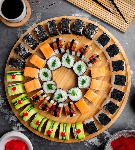 Alcohol Games, Maki Sushi, Japanese Food Sushi, Sushi Set, Wooden Tray, Awesome Art, Japanese Food, Free Photo, 1 Million