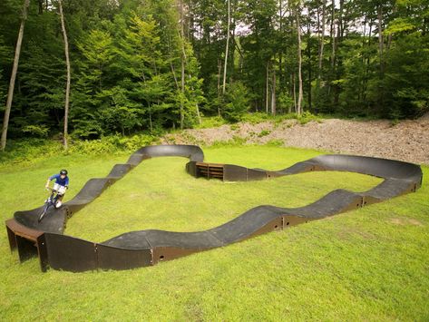 bicycle pump tracks Backyard Bike Track, Pump Track Design, Kids Bike Track, Bike Pump Track, Camp Walden, Backyard Skatepark, Skatepark Design, Pump Track, Skate Ramp