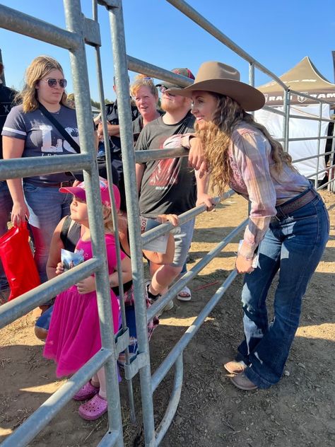 Country Outfits, Amber Marshall Outfits, Heartland Ranch, Farm Lifestyle, Amber Marshall, Canadian Actresses, New Month, Heartland, Ontario