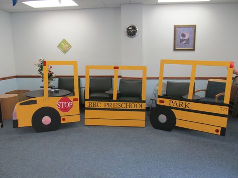 School Bus Display, Bus Diy Cardboard, Diy Cardboard School Bus, Selfie Corner Ideas Photo Booths For School, Bus Bulletin Board Ideas, School Bus Decoration Ideas, Cardboard School Bus, School Bus Photo Booth, School Bus Bulletin Board