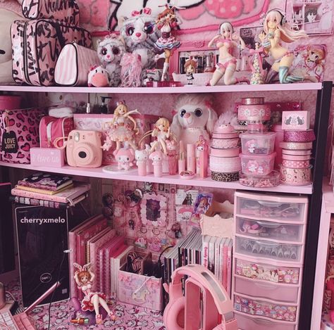 Gyaru Room, Kawaii Setup, Menhera Aesthetic, Candy Themed Bedroom, Kawaii Core, Yami Kawaii, Fashion Journals, Kawaii Room, Pink Room