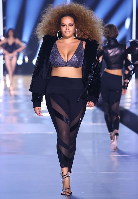 The Victoria’s Secret Fashion Show took place in New York on Tuesday night (October 15) for the first time since 2018 Icon Dress, Beauty Drawing, Victoria Secret Show, Jean Trends, Victoria Secret Fashion Show, Ralph Lauren Collection, Celebrity Look, Celebrity Entertainment, Lingerie Fashion