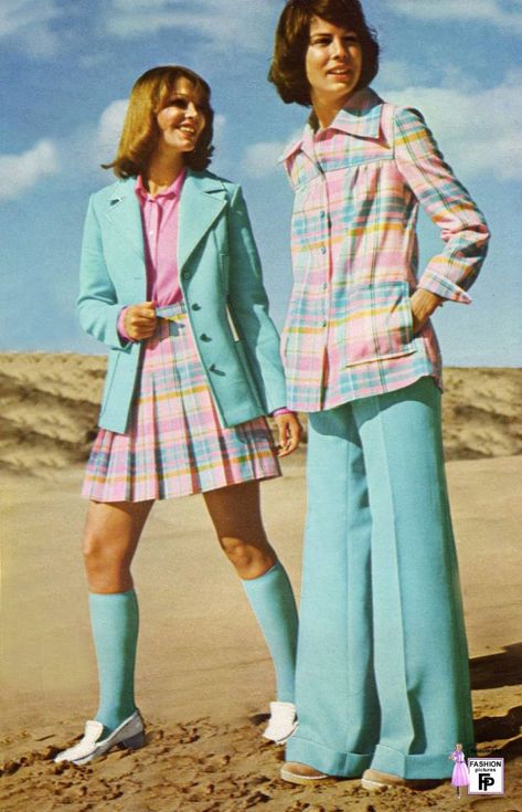 Groovy 70's -Colorful photoshoots of the 1970s Fashion and Style Trends - Page 2 of 2 Colorful Photoshoot, 1960’s Fashion, Rok Mini, Fashion 1970s, 60s 70s Fashion, Mode Hippie, 70s Inspired Fashion, What Is Fashion, 70s Outfits