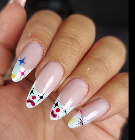 Clowns nails Carnival Nails Ideas, Clown Nail Designs, Halloween Nails Clown, Cute Clown Nails, Fnaf Nail Art, Clown Themed Nails, Jester Nails, Clown Core Nails, Clown Almond Nails