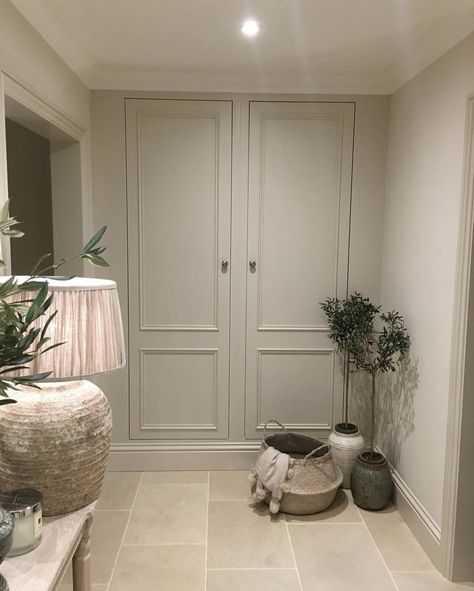 Small Hallway Decorating, Hallway Remodel, Cottage Entryway, Hallway Cupboards, Cupboard Ideas, Narrow Hallways, Hallway Paint, Hall Cupboard, Built In Cupboards