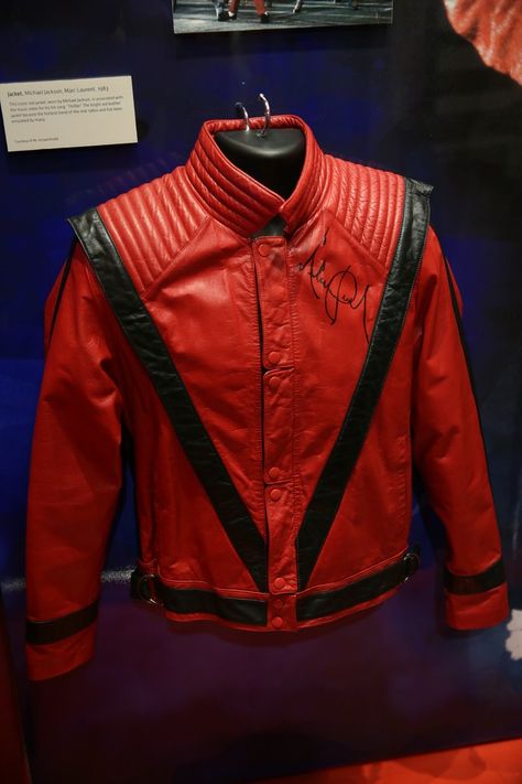 Thriller Jacket, Hipster School Outfits, Michael Jackson Outfits, Michael Jackson Jacket, Michael Jackson Merchandise, Michael Jackson Dance, Michael Jackson Dangerous, Grammy Museum, Michael Jackson Thriller