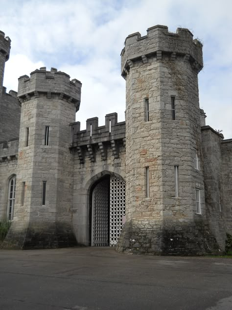 Castle Fortress, Julie Garwood, Castle House Design, Welsh Castles, Modern Castle, Small Castles, Castle Gate, Castle Home, Chateau Medieval