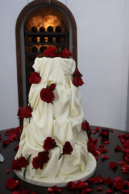 Claudine and Russel's White chocolate and red Roses wedding cake Red Roses Dessert Table, Wedding Cakes Roses, White Rose Cake Wedding, Red Rose Wedding Dress, White Cake Red Roses, Snow White Themed Wedding, White Wedding With Red Roses, Wedding Bouquets Red And White, Red Wedding Cake Ideas