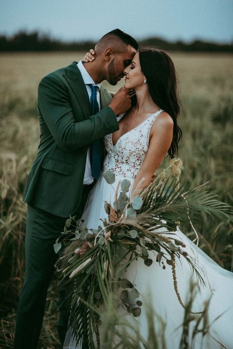 Green Wedding Suit, Prairie Wedding, Boho Photography, Loose Wedding Hair, Boho Florals, Wedding Fotos, Wedding Photography Tips, V Neck Wedding Dress, Green Suit