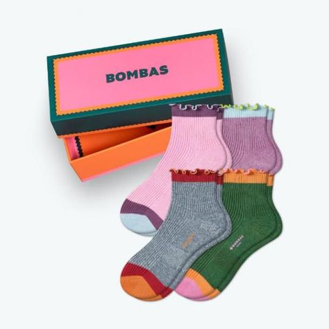 Frilly Sock Gift Box | Calling all frill-seekers: these sparkly frill-topped socks are for you. They’re lightweight, with no extra bulk, and have plenty of supportive comfort built right in.They come in confident colors, with a bonus sparkly squiggle peeking out at the top, so you never have to worry about blending in again. Rachel Lynn Solomon, Cozy Gift Ideas, Cheap Presents, Dressed For My Day, Bombas Socks, Half Socks, Sock Organization, Frilly Socks, Socks Packaging