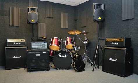 Band Room Ideas, Small Recording Studio, Band Studio, Bar Lounge Design, Home Recording Studio Setup, Recording Studio Setup, Rehearsal Studios, Band Room, Home Music Rooms