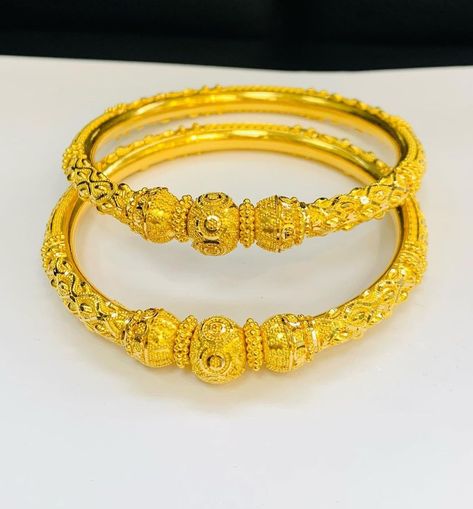 Gold Kangan, Gold Bridal Necklace, Gold Bangles For Women, New Gold Jewellery Designs, Gold Bangle Set, Modern Gold Jewelry, Gold Chain Design, Fancy Jewellery Designs, Gold Bridal Jewellery Sets