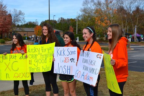 Support Signs For Sports, Track Poster Ideas For Friends, Track Meet Poster Ideas, Cross Country Locker Signs Ideas, Xc Poster Ideas Funny, Cross Country Poster Ideas, Cross Country Signs Ideas, Xc Posters, Senior Cross Country Posters