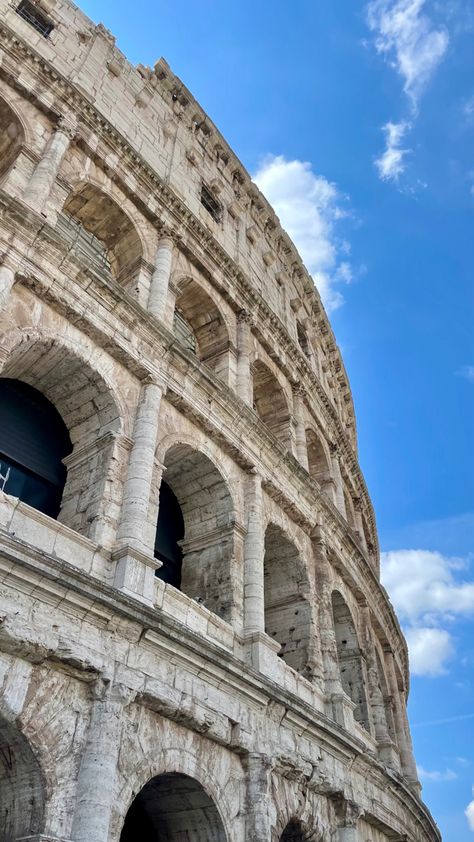 #italy #rome #colosseum Colleseum Rome, Aesthetic Noir, Rome Pictures, Rome Aesthetic, Rome Colosseum, Instagram Blogging, Italian Aesthetic, Italy Rome, Going On A Trip