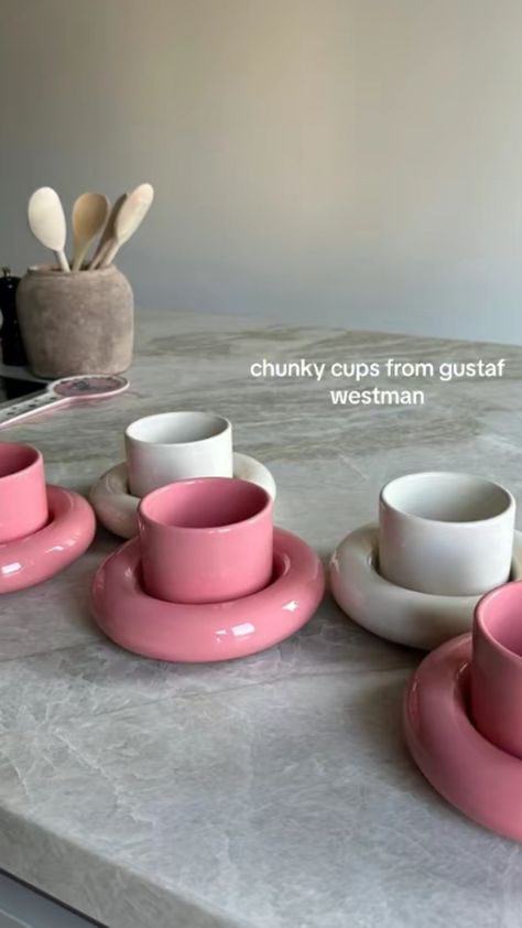 Gustaf Westman Cup, Gustaf Westman Plates, Watcha Doin, Girls Apartment, Gustaf Westman, Pottery Inspo, House Organisation, Dinning Set, Pretty Mugs