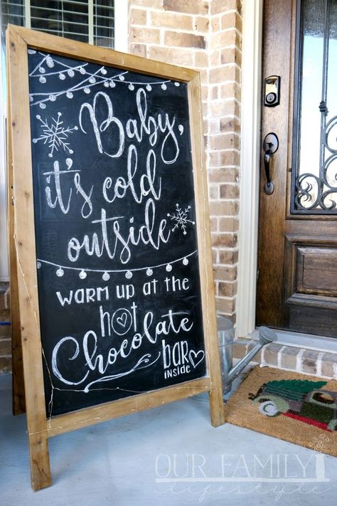 How to Design Your Own Chalkboard Sign Sidewalk Chalkboard Sign, Chalkboard Doodles, Babysitting Crafts, Diy Porch Decor, Chalk Sign, Diy Window Treatments, Diy Home Accessories, Sandwich Board, Salon Signs